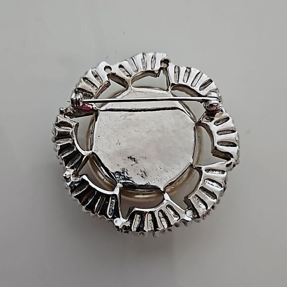 Birks Vintage 1950s Brooch Faux Pearl Surrounded By 40 Baguette Rhinestones - Picture 12 of 16